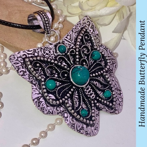 🦋 Super Cute Turquoise Gemstone Handmade Butterfly Pendant - Picture 1 of 4